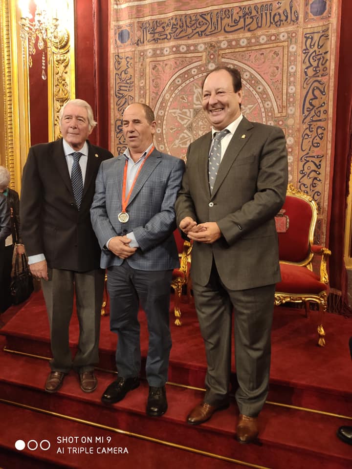 Rafael Martínez Beorlegui recibe la Medalla de Plata al mérito deportivo